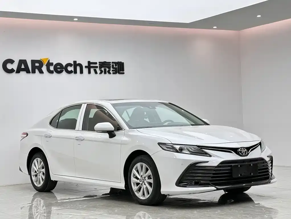 Toyota Camry — фото 8
