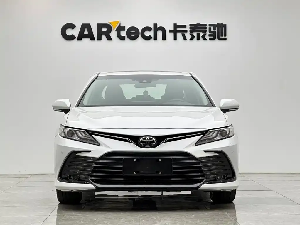 Toyota Camry — фото 10