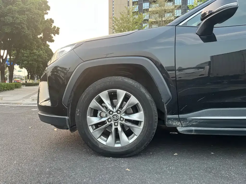 Toyota Wildlander — фото 10