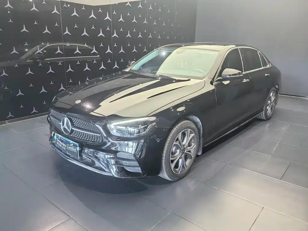 Mercedes-Benz E-Class — фото 1
