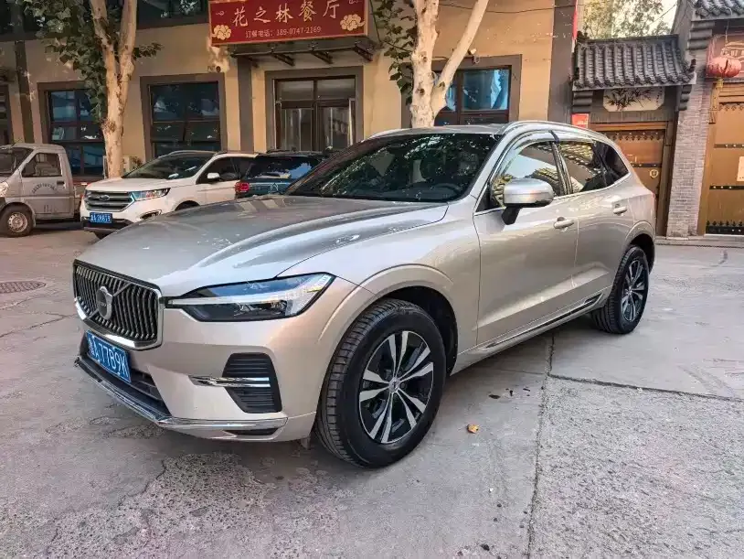 Volvo XC60 — фото 1