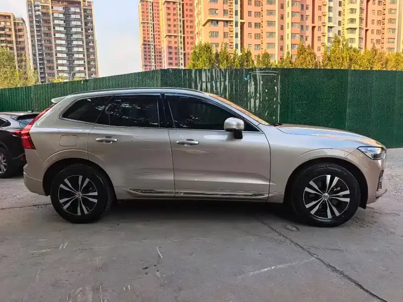 Volvo XC60 — фото 5