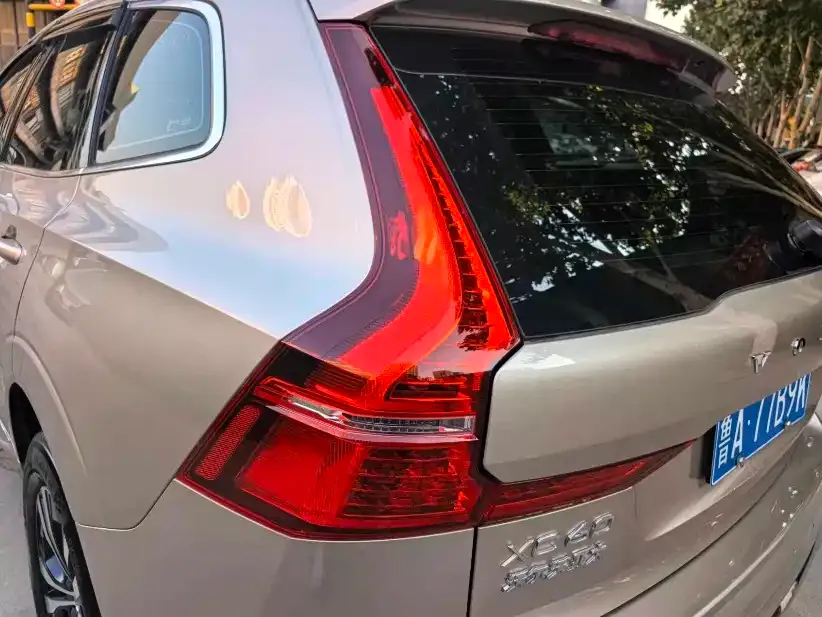 Volvo XC60 — фото 2