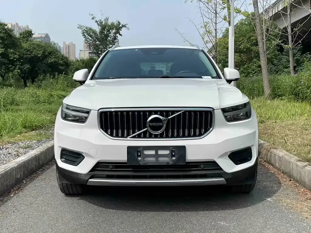 Volvo XC40 — фото 7