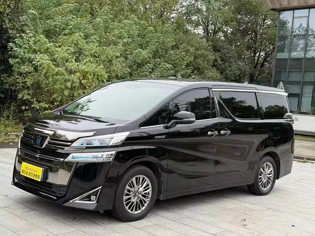 Toyota Vellfire — фото 1