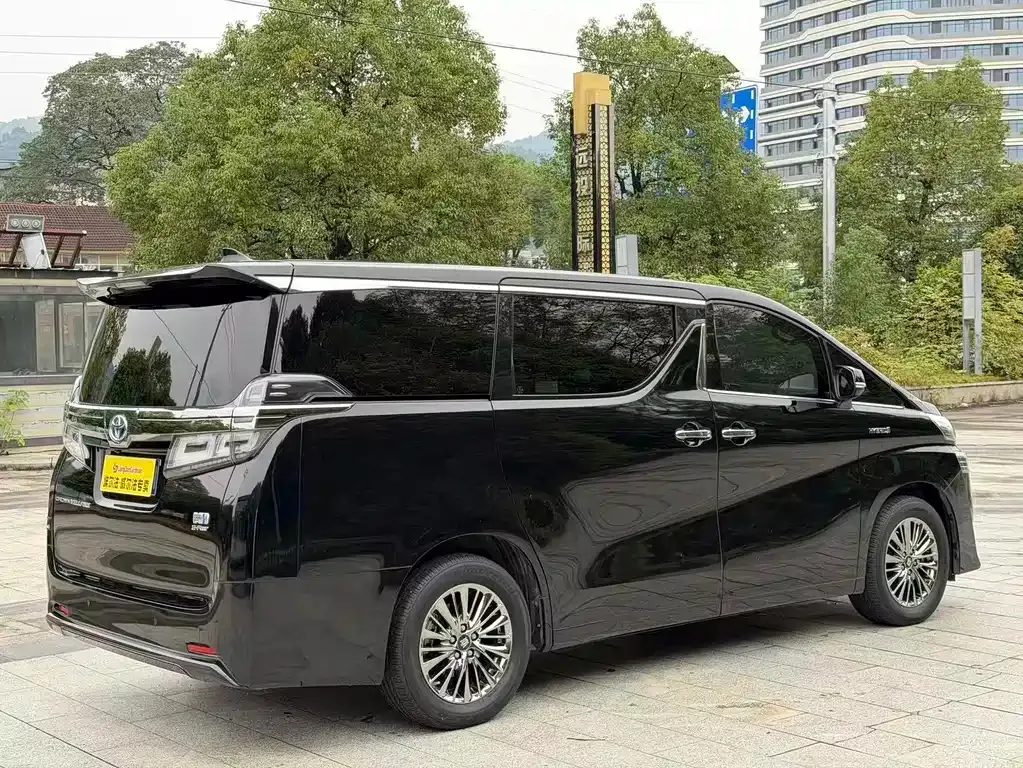 Toyota Vellfire — фото 10