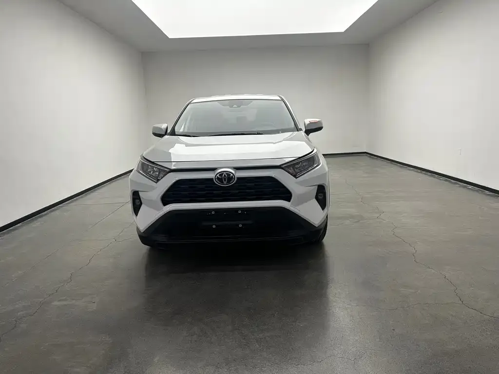 Toyota RAV4 — фото 9