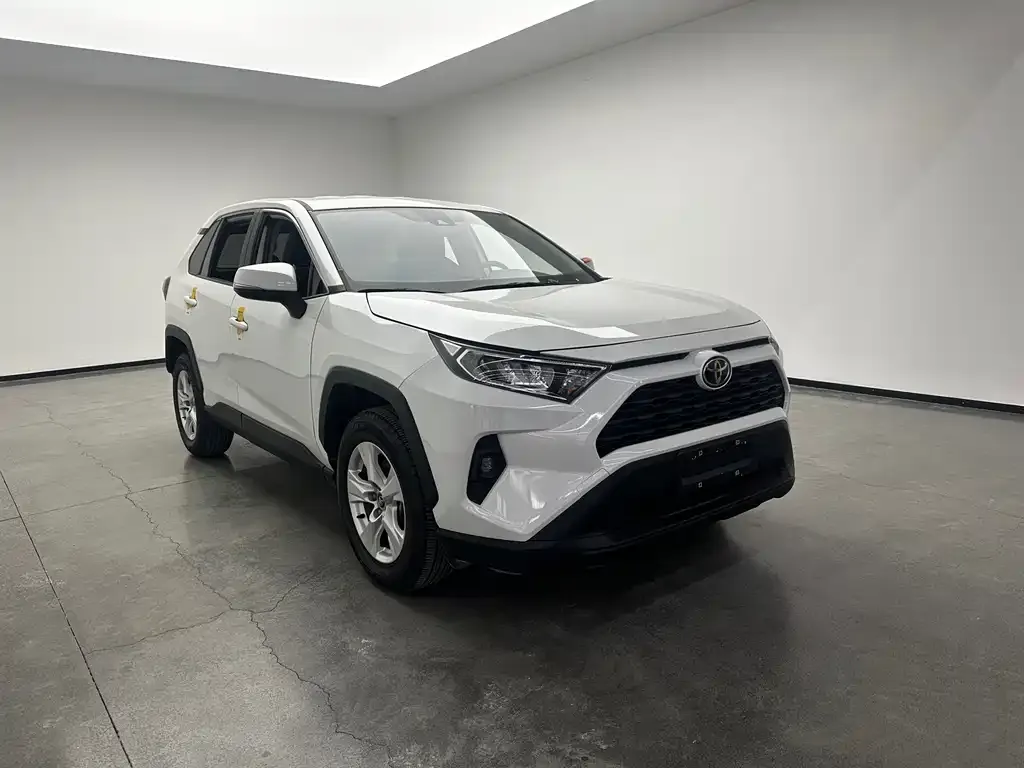 Toyota RAV4 — фото 10