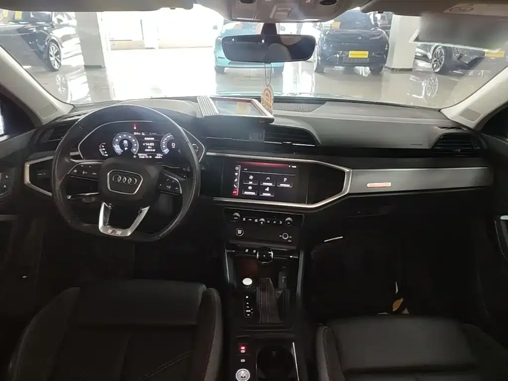 Audi Q3 Sportback — фото 3