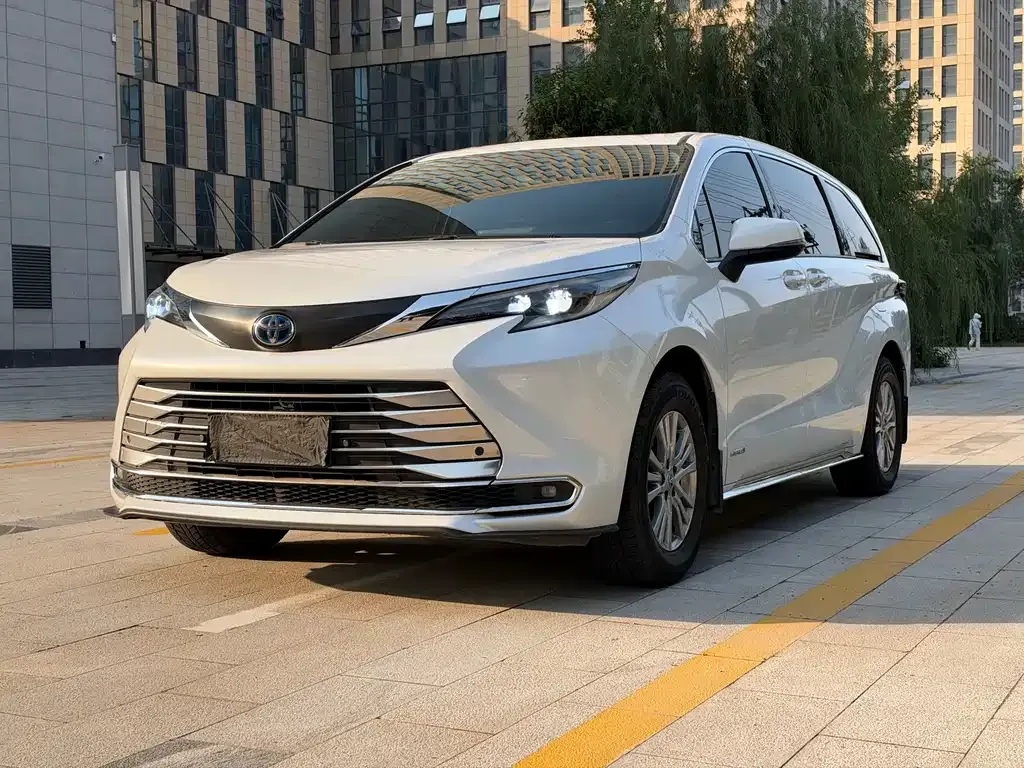 Toyota Sienna — фото 10