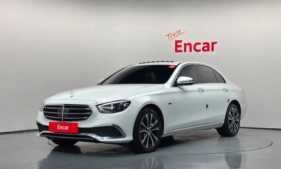 Mercedes-Benz E-Class — фото 1
