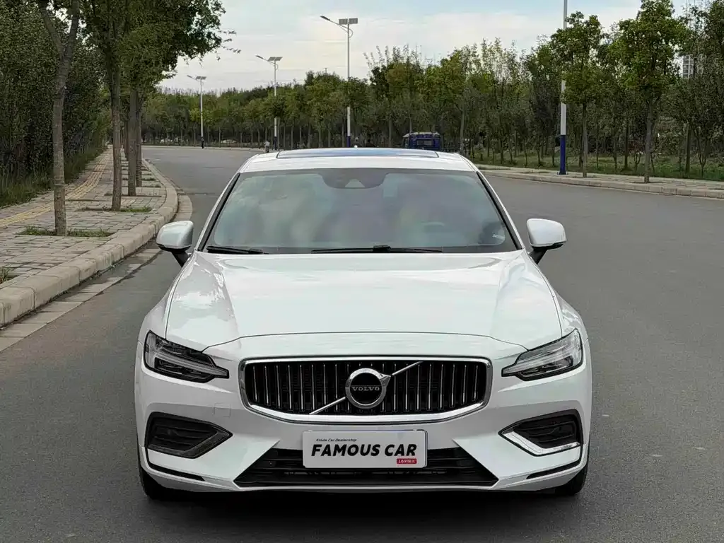Volvo S60 — фото 4