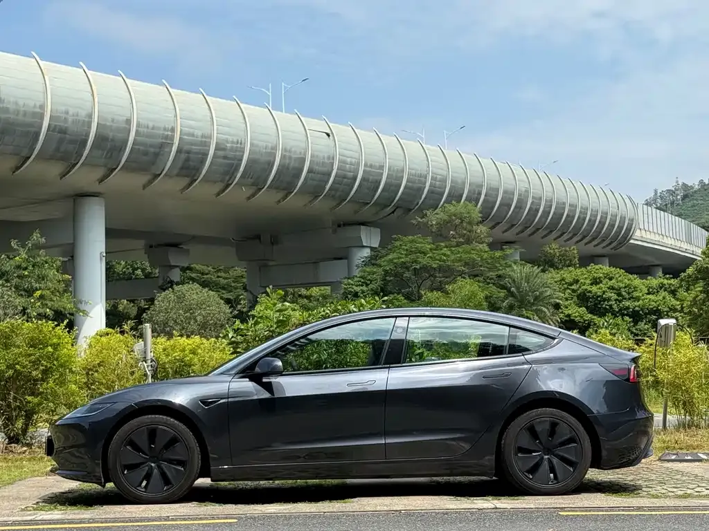 Tesla Model 3 — фото 6