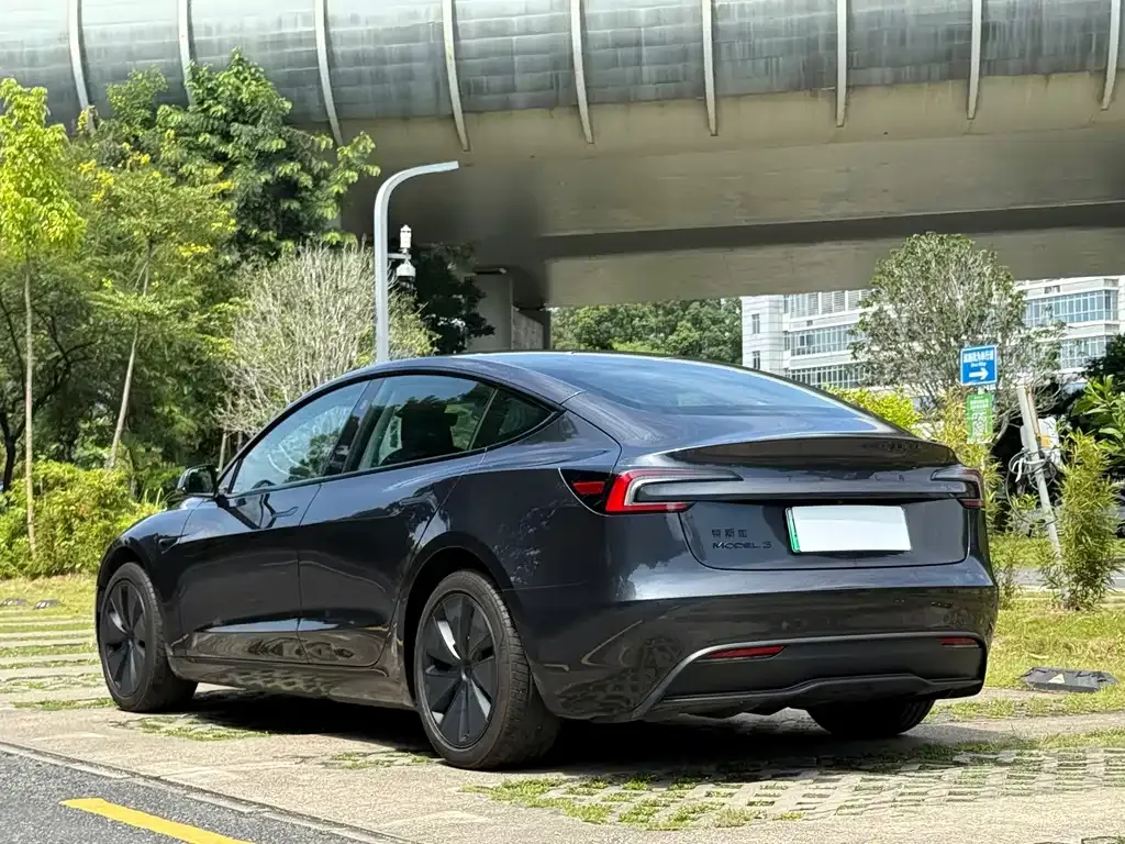 Tesla Model 3 — фото 10
