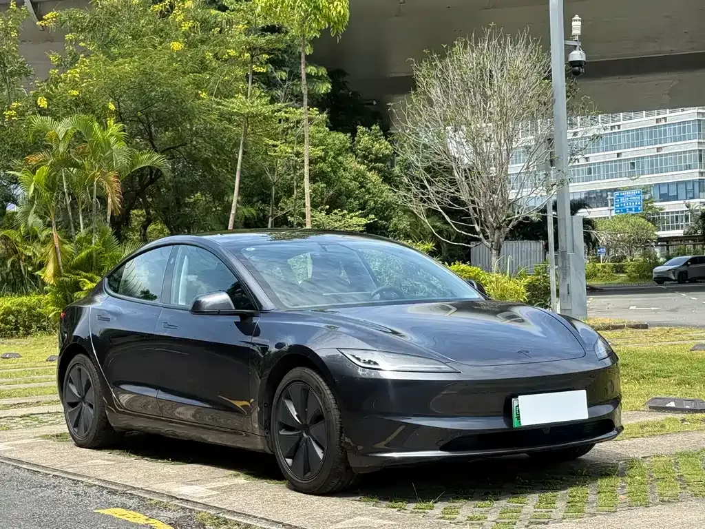 Tesla Model 3 — фото 9