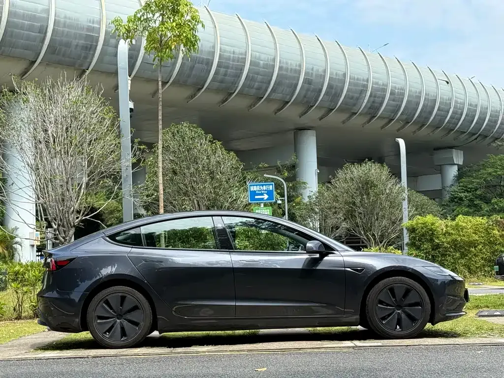 Tesla Model 3 — фото 3