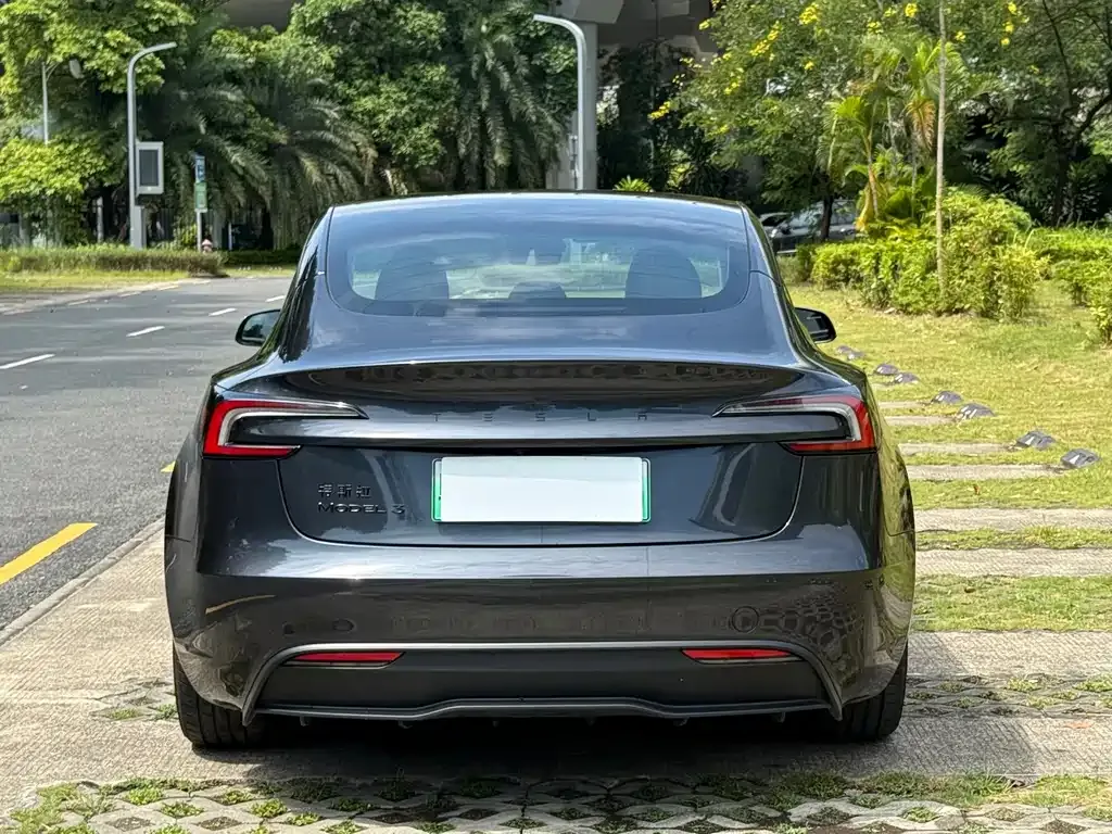 Tesla Model 3 — фото 4