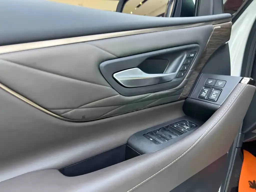Toyota Alphard — фото 5