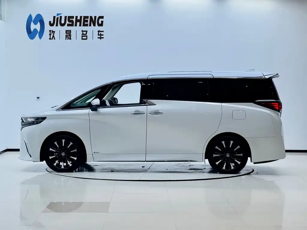 Toyota Alphard — фото 3