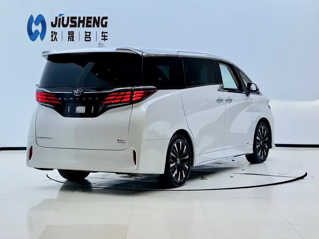 Toyota Alphard — фото 2