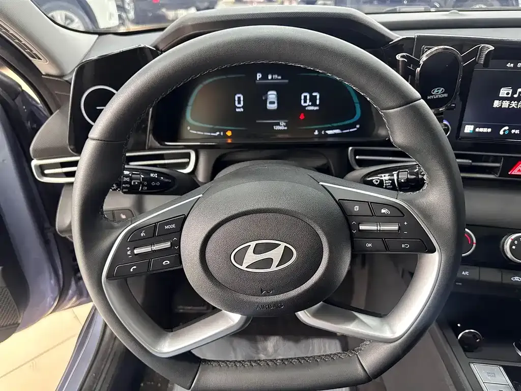 Hyundai Elantra — фото 9