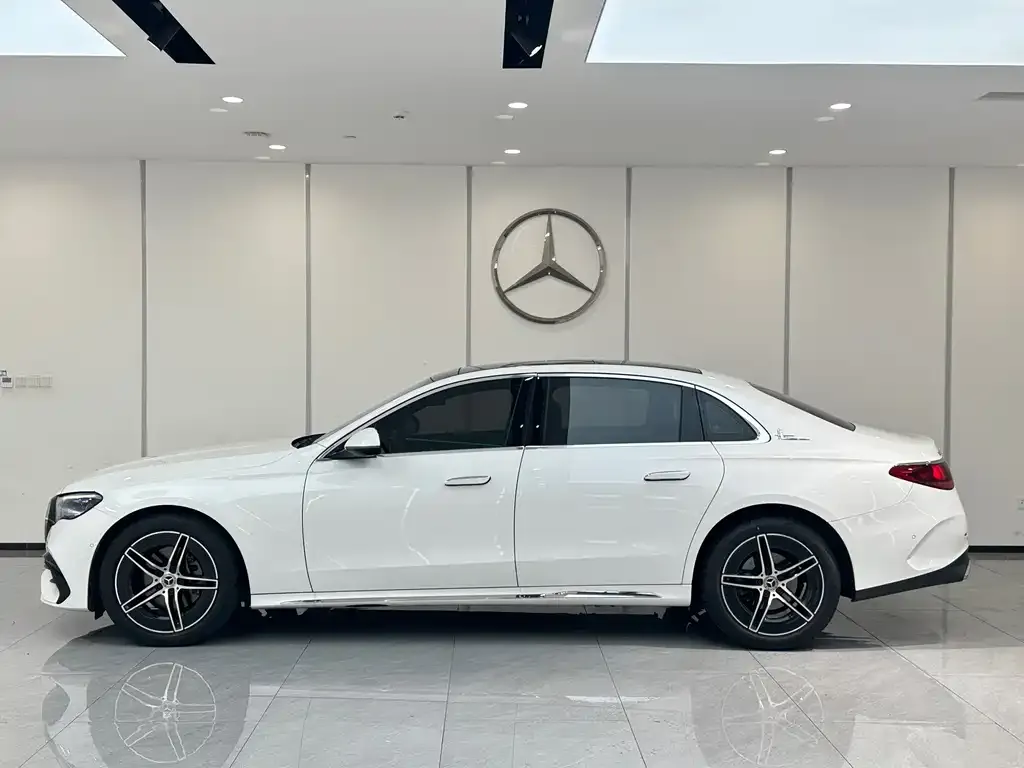 Mercedes-Benz E-Class — фото 2