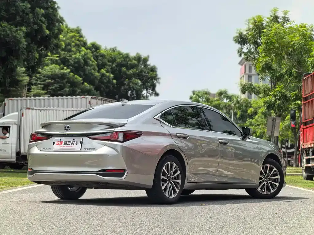 Lexus ES — фото 4
