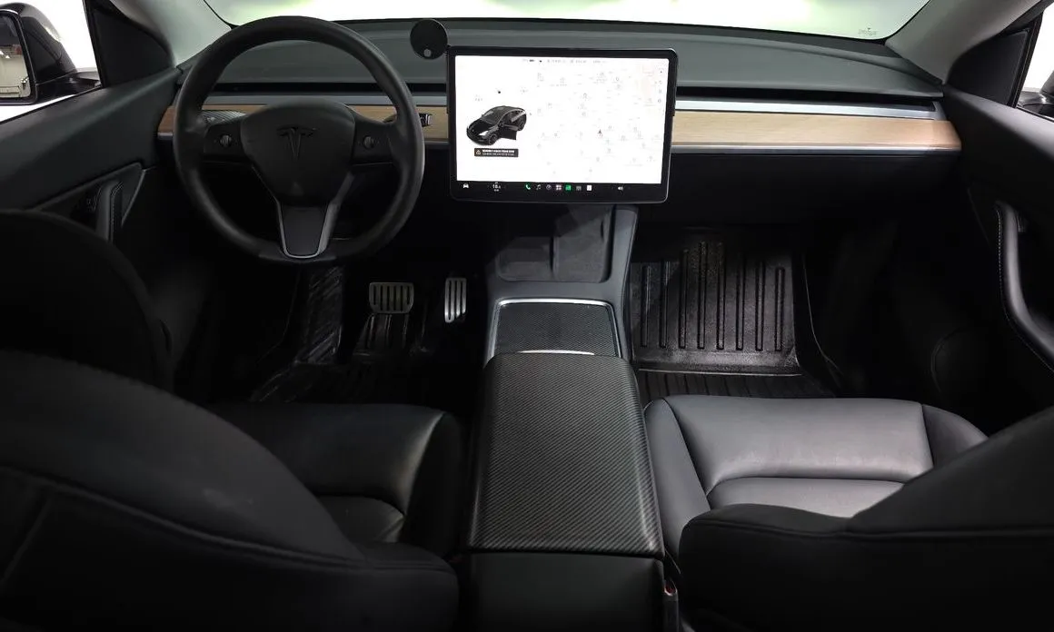 Tesla Model Y — фото 8