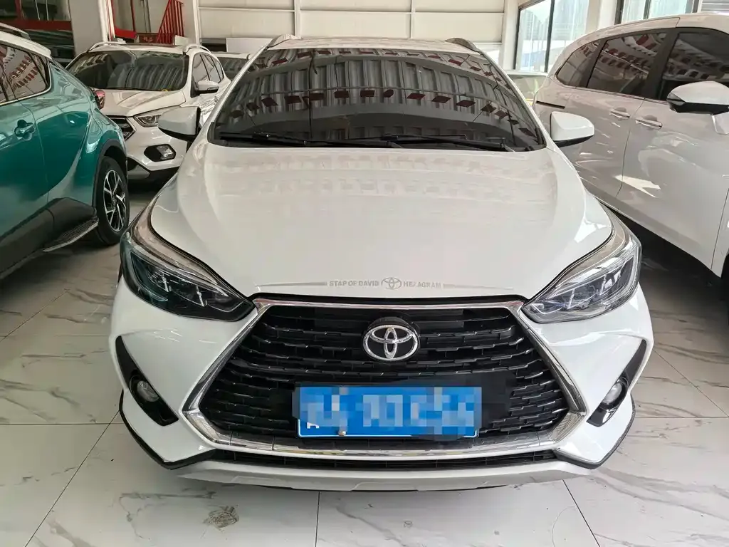Toyota Yaris L — фото 2