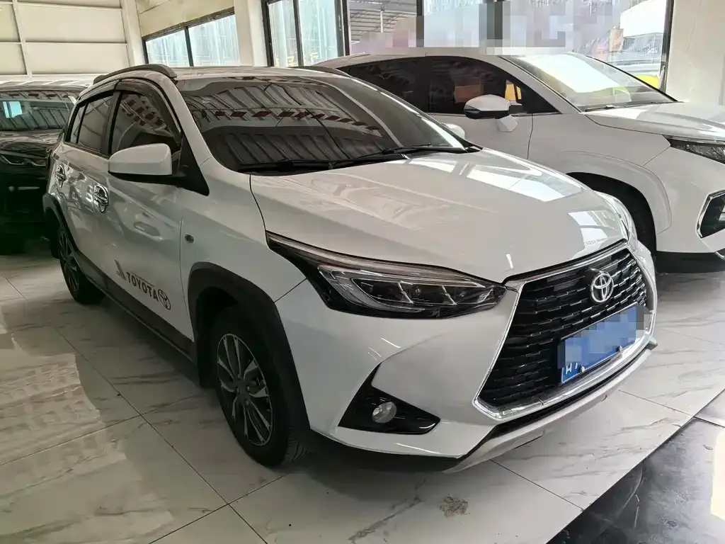 Toyota Yaris L — фото 10