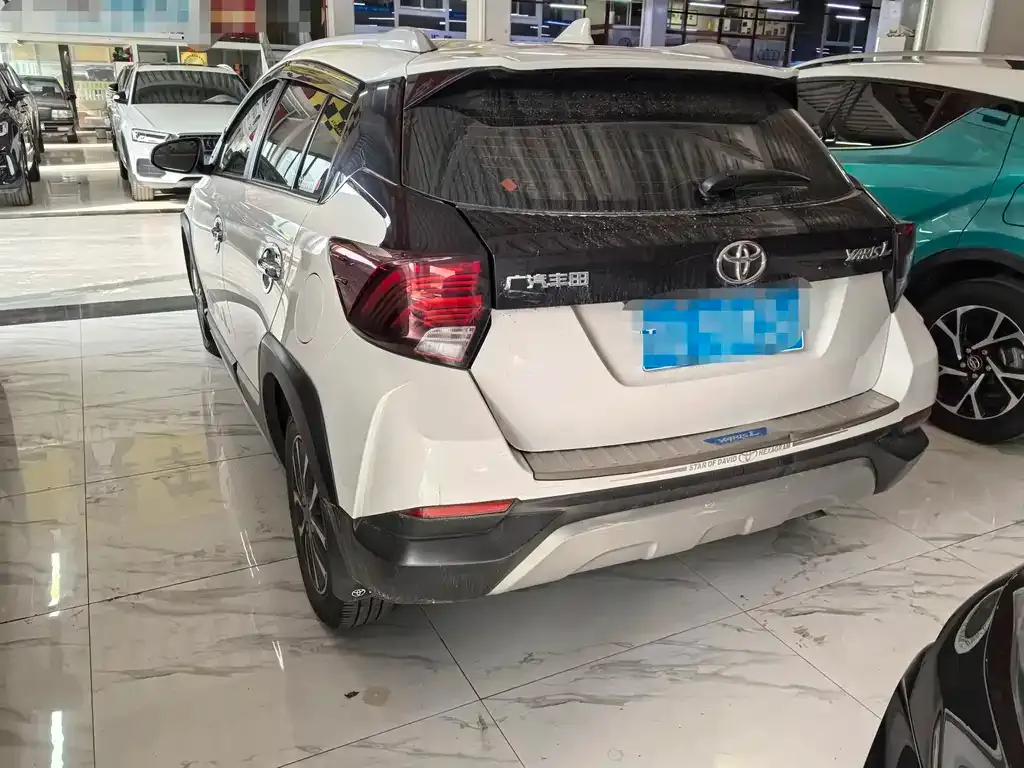 Toyota Yaris L — фото 6