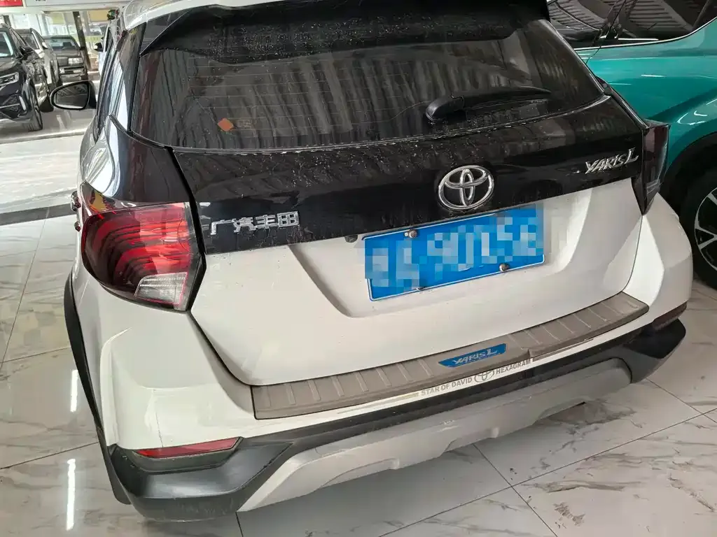 Toyota Yaris L — фото 7