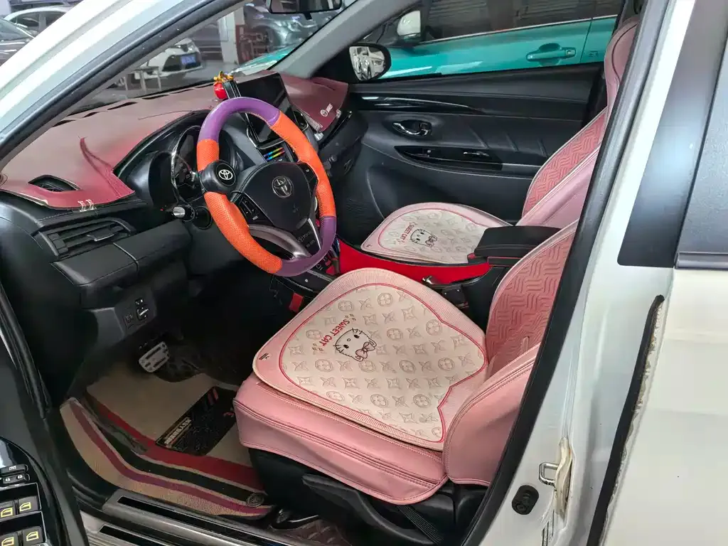 Toyota Yaris L — фото 9