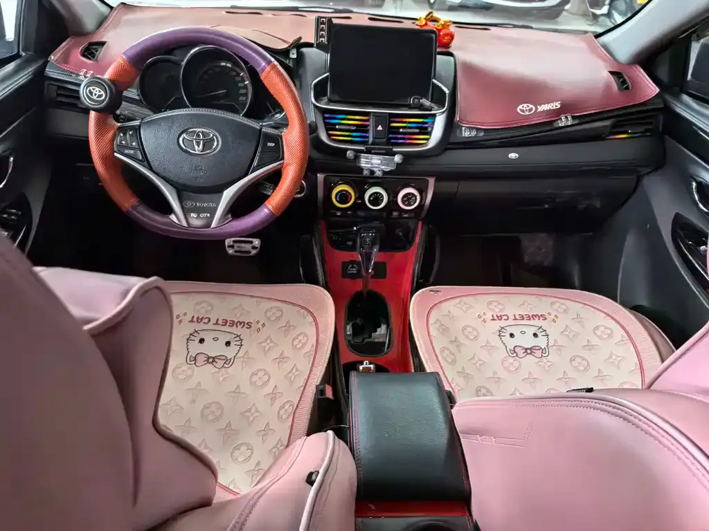 Toyota Yaris L — фото 3