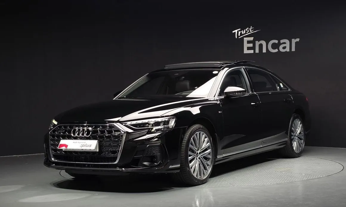 Audi A8 — фото 1