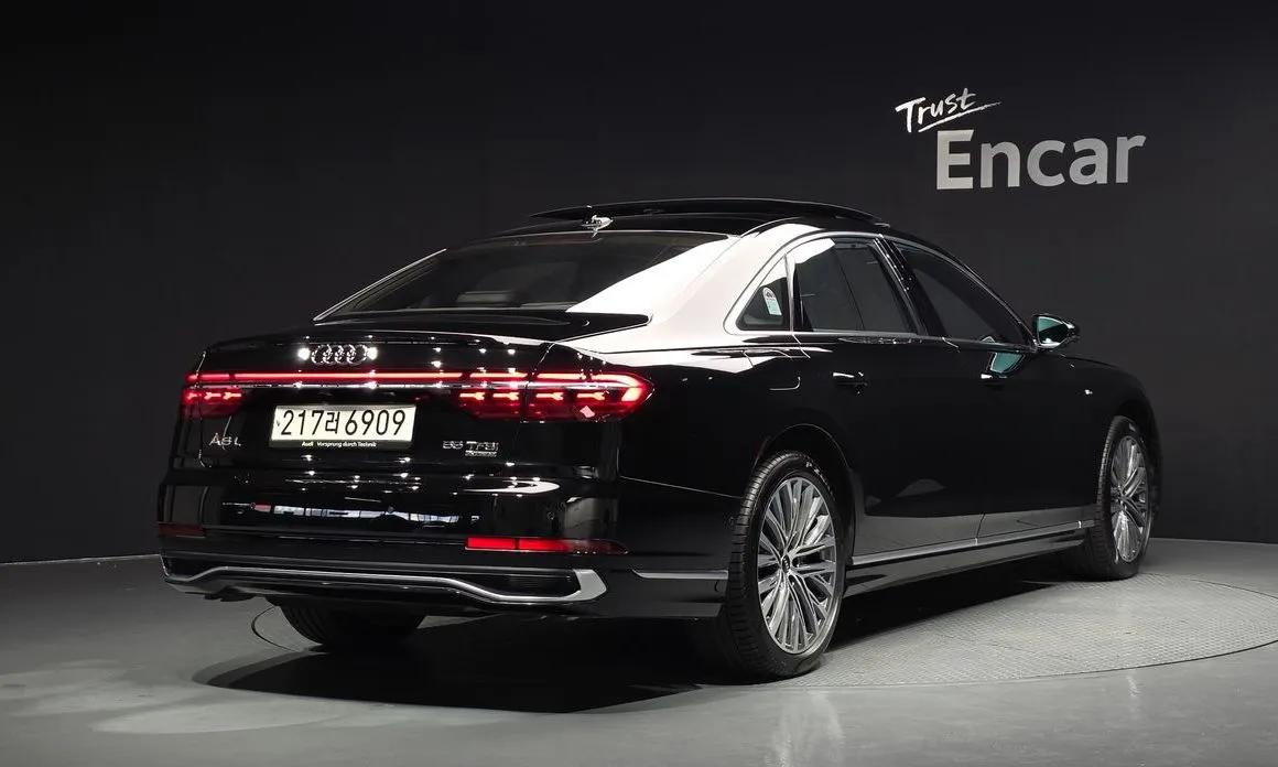 Audi A8 — фото 2