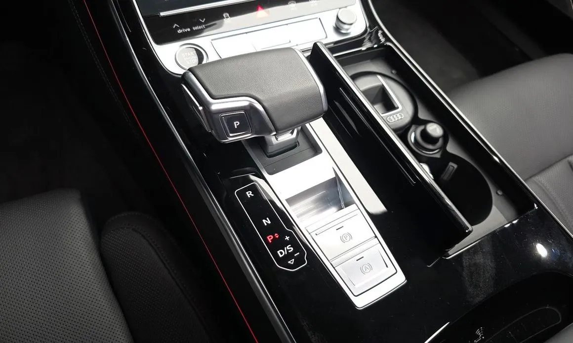 Audi A8 — фото 6