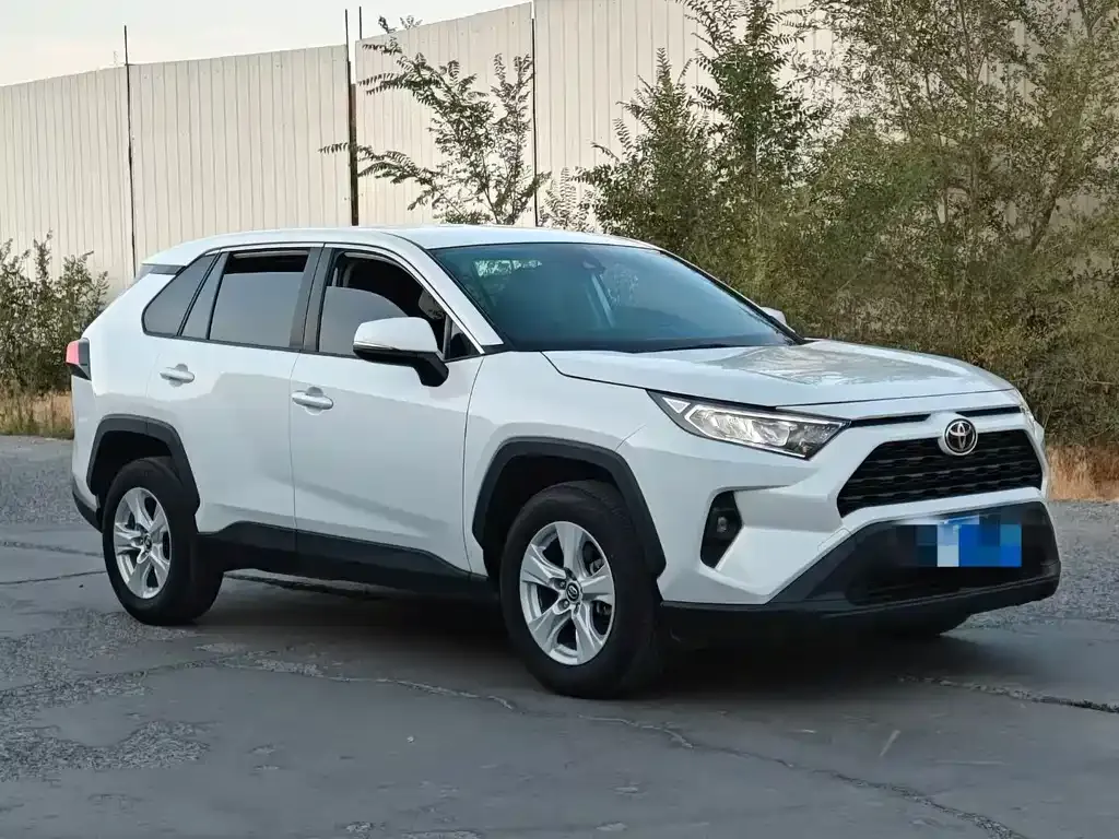 Toyota RAV4 — фото 6