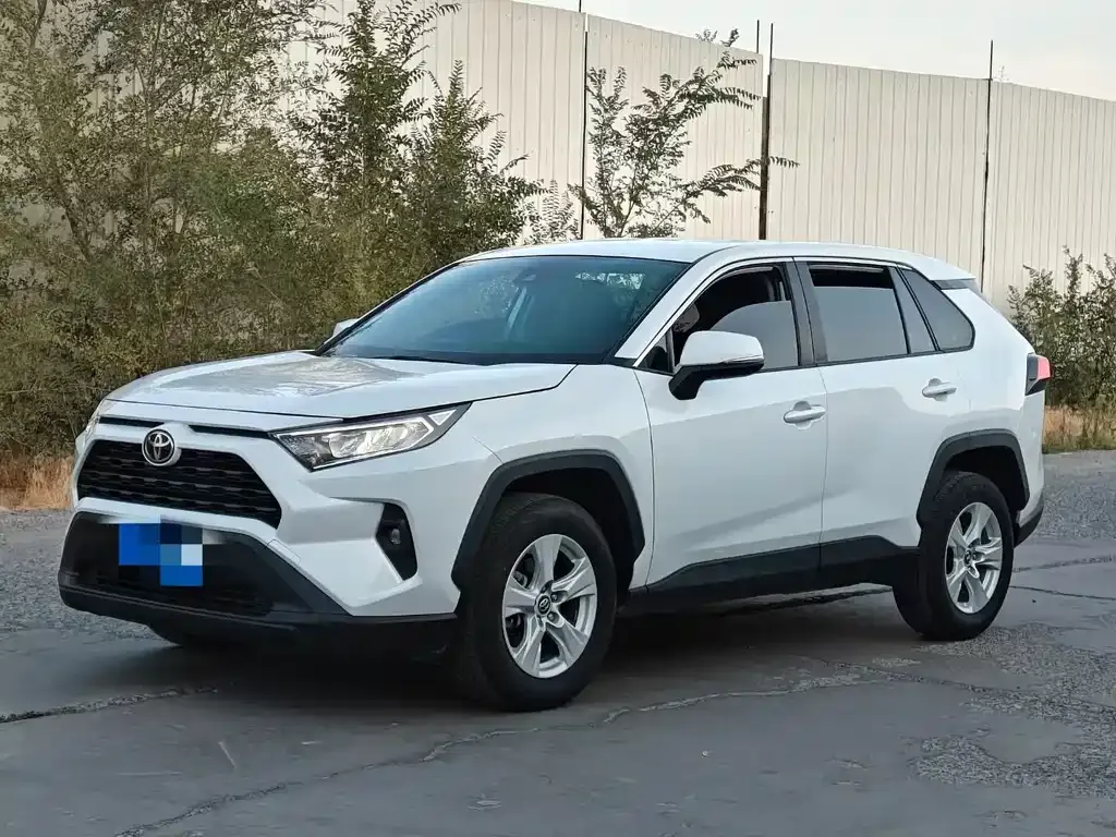 Toyota RAV4 — фото 3