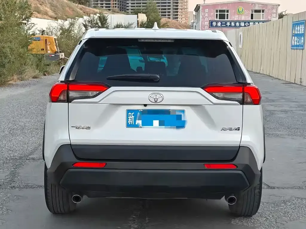 Toyota RAV4 — фото 4