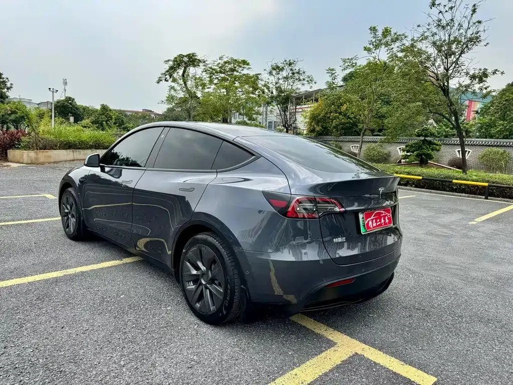 Tesla Model Y — фото 4