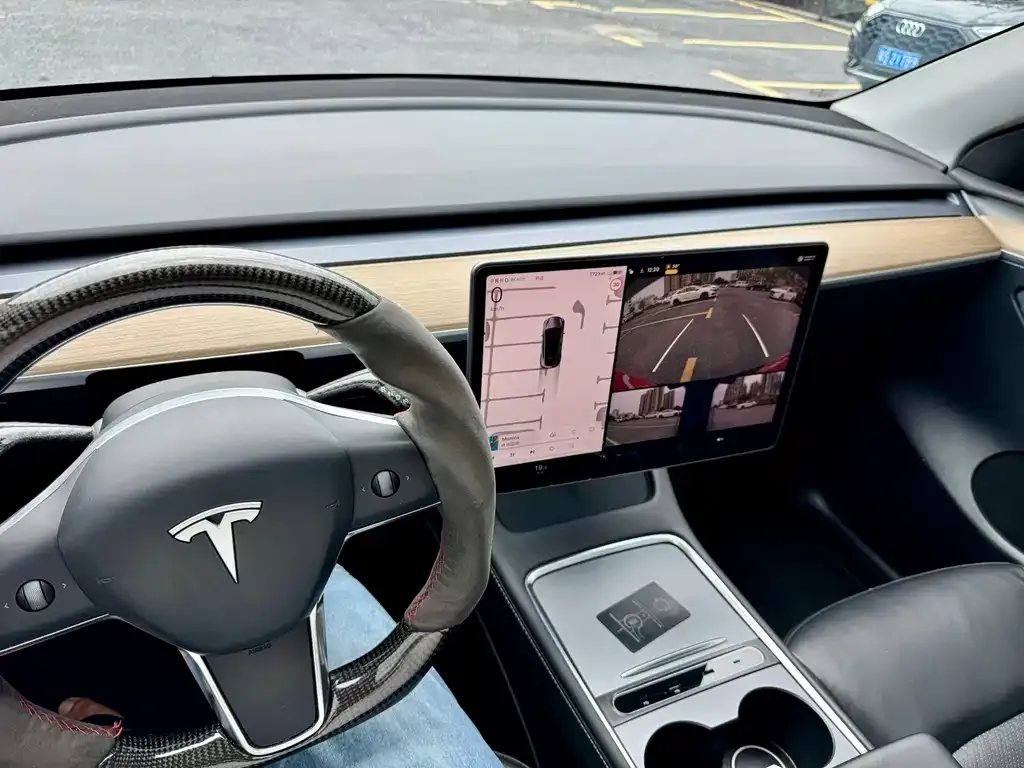 Tesla Model Y — фото 5
