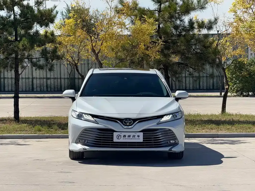 Toyota Camry — фото 4