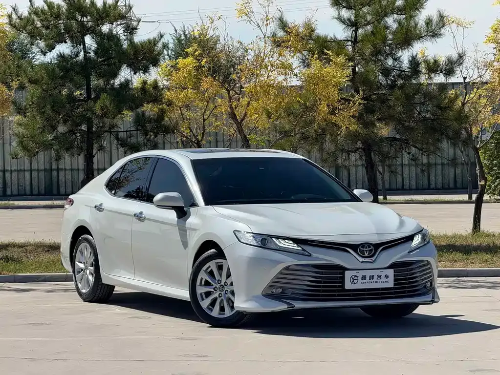 Toyota Camry — фото 10