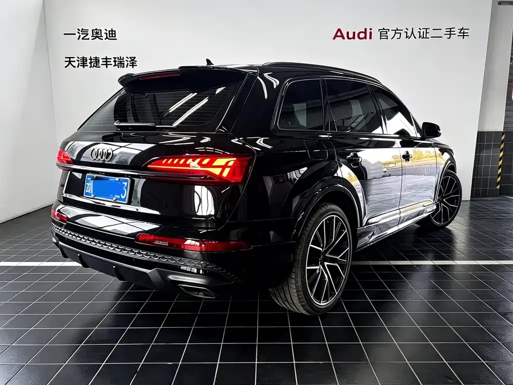 Audi Q7 — фото 9