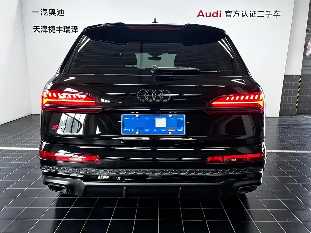Audi Q7 — фото 10