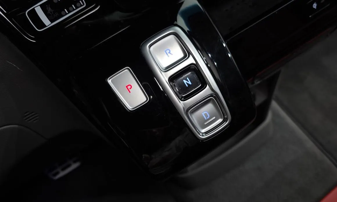 Hyundai Staria — фото 2