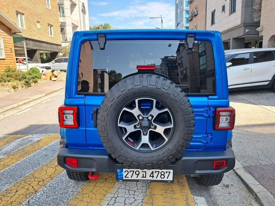 Jeep Wrangler — фото 10