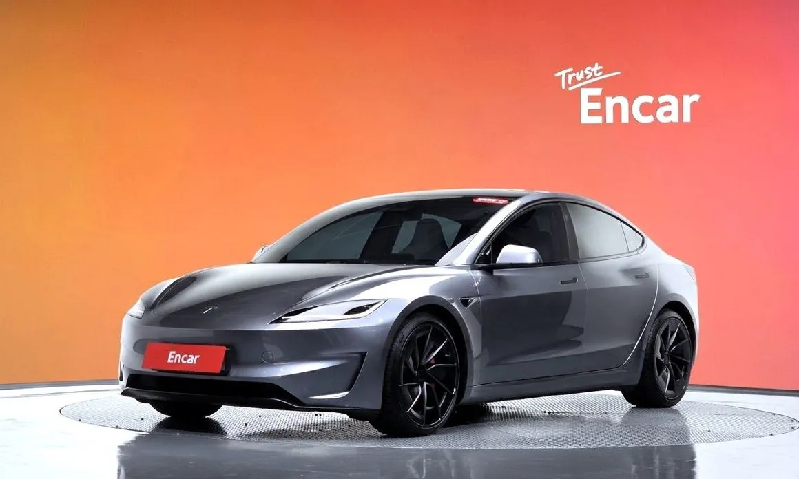 Tesla Model 3 — фото 1