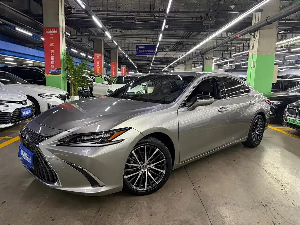 Lexus ES — фото 1